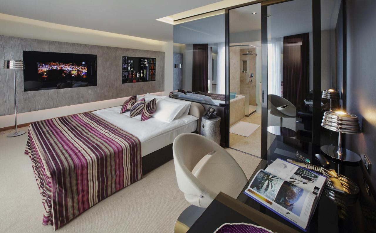 11 Mirrors Design Hotel Kiew Exterior foto