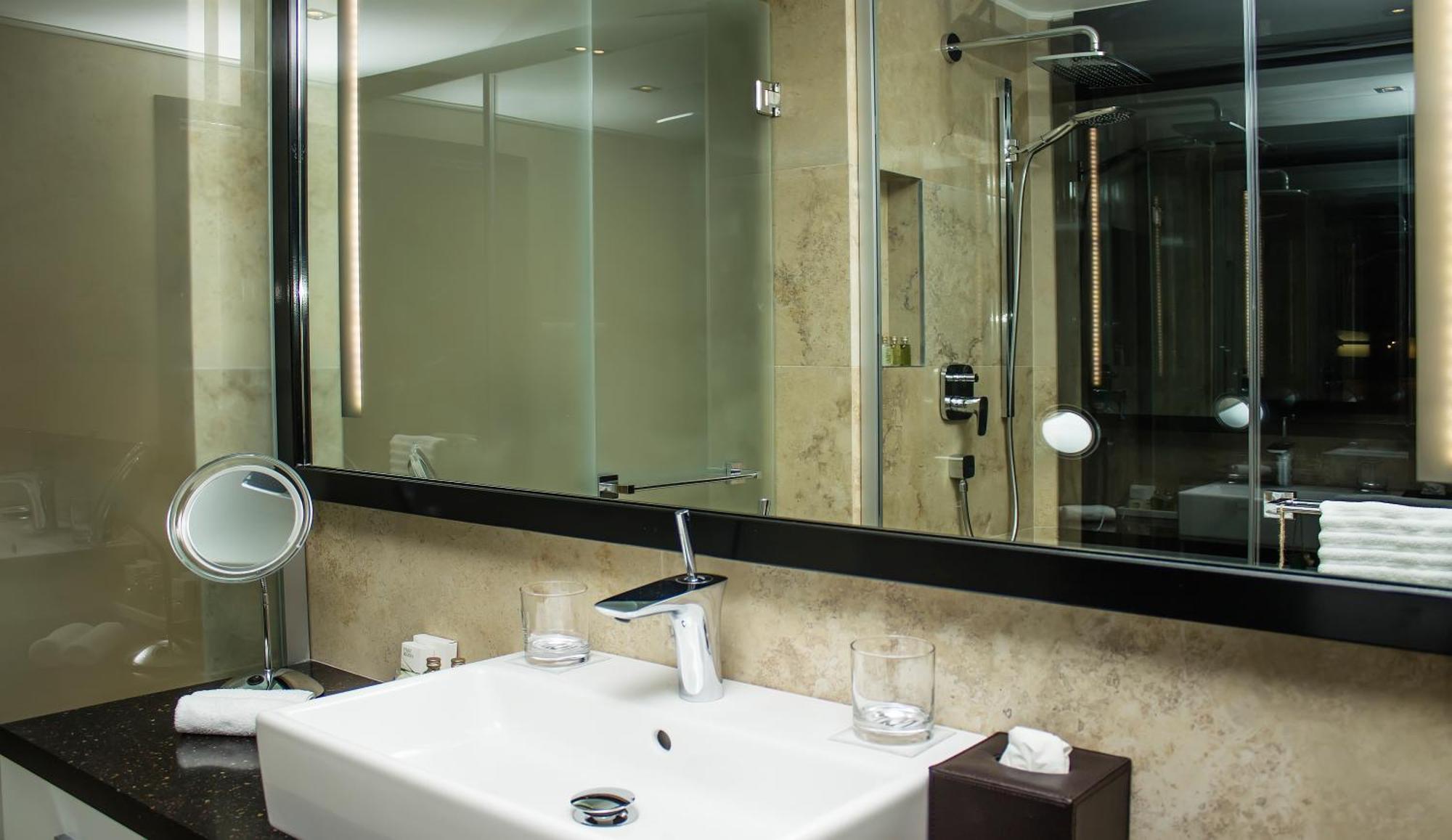 11 Mirrors Design Hotel Kiew Zimmer foto